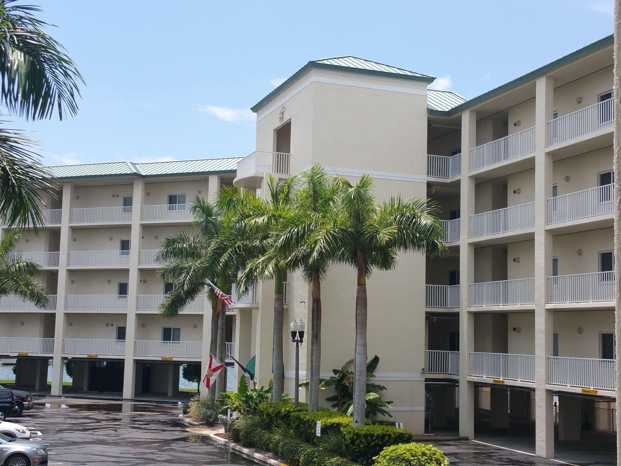 Boca Ciega Resort By Travel Resort Services เซนต์ปีเตอร์สเบิร์ก ภายนอก รูปภาพ