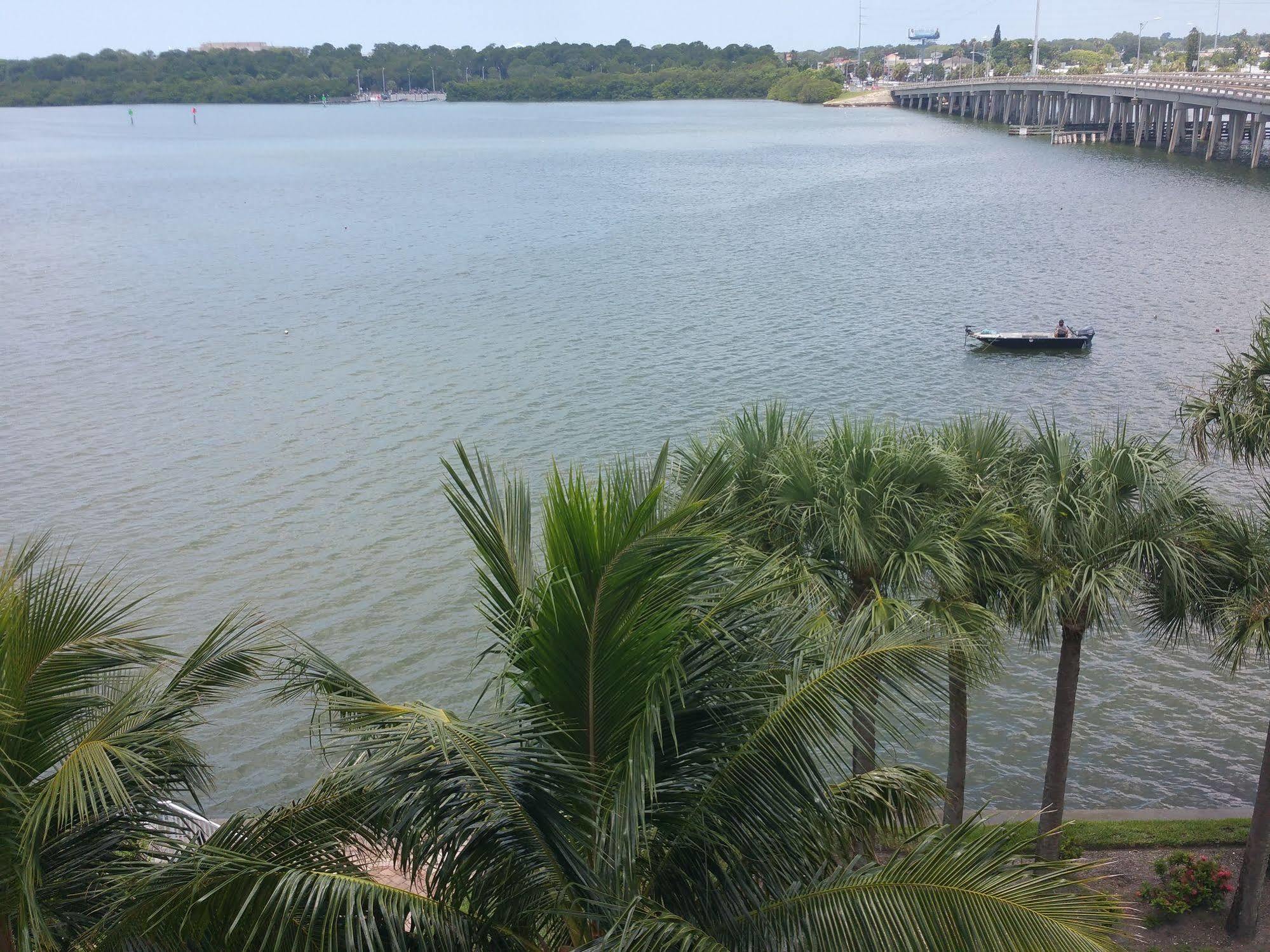 Boca Ciega Resort By Travel Resort Services เซนต์ปีเตอร์สเบิร์ก ภายนอก รูปภาพ